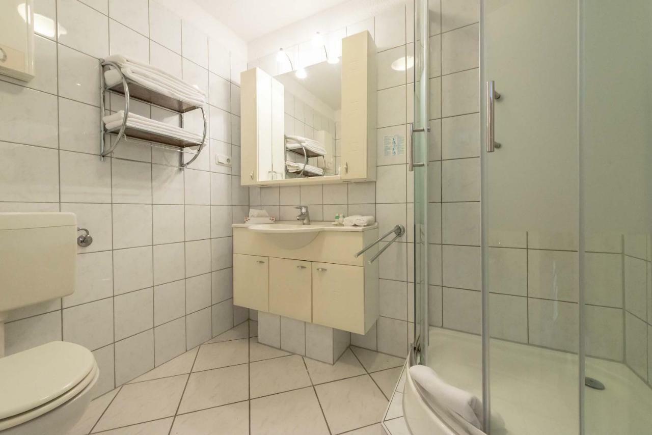 Boardinghouse Burgpark Hotel Hürth Buitenkant foto